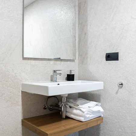 Vina Femita Hostel *