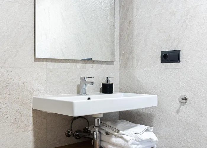 Vina Femita Hostel *